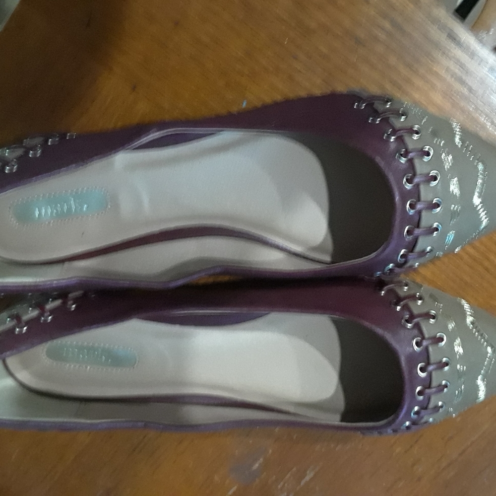 Shoes - Picture 4 of 4